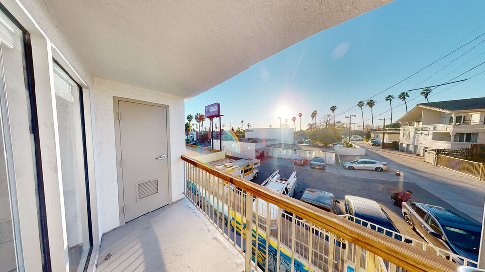 More Photos Of 1940 Garnet Ave, San Diego Medical For Sale