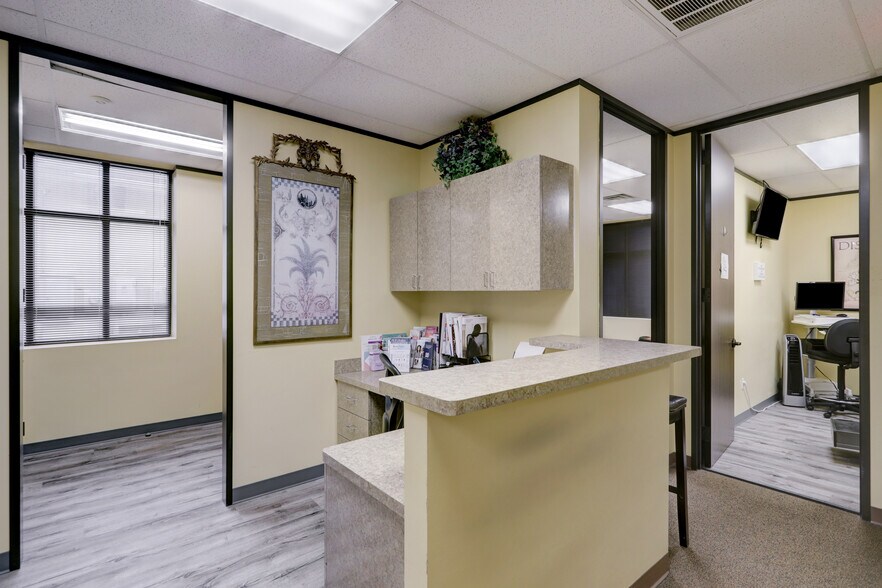 More Photos Of 19701 Kingwood Dr, Kingwood Medical For Sale