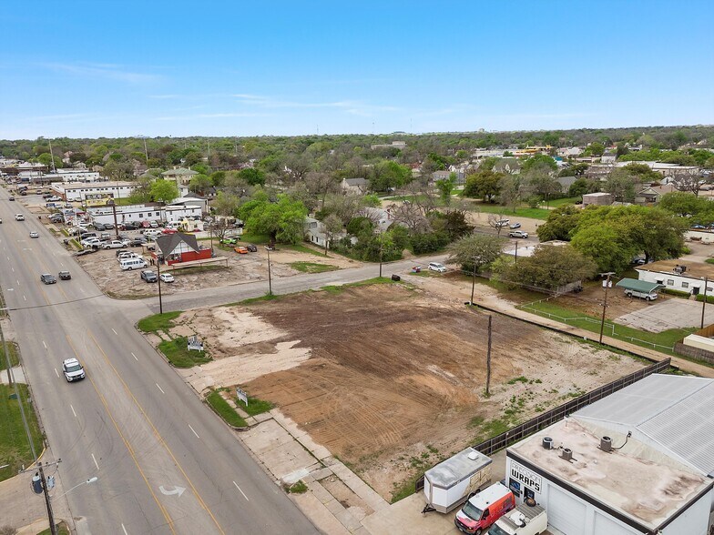 More Photos Of 2215 Franklin Ave, Waco Land For Lease
