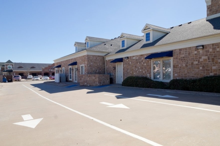 More Photos Of 2170 Matlock Rd, Mansfield Storefront Retail Office For Lease