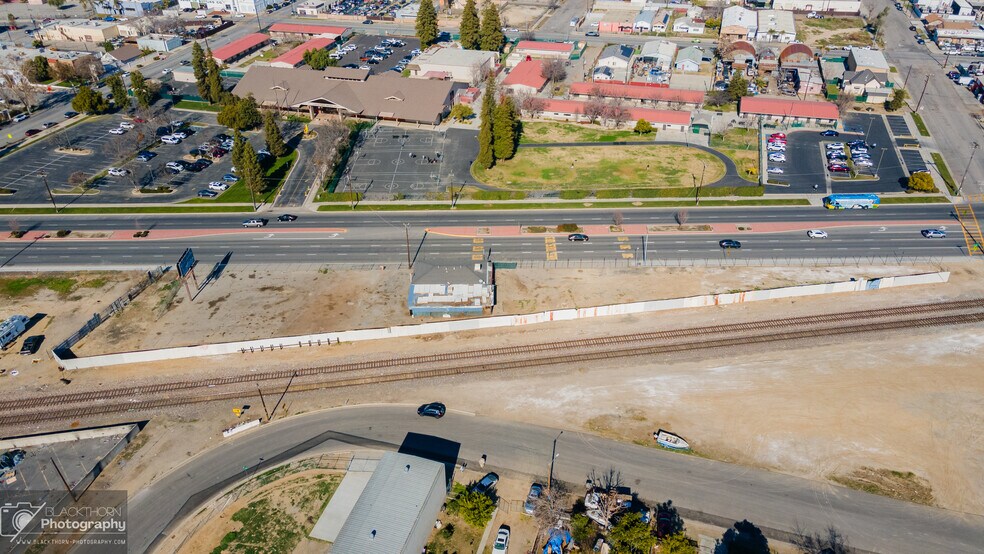 More Photos Of 401 E Truxtun Ave, Bakersfield Auto Dealership For Sale