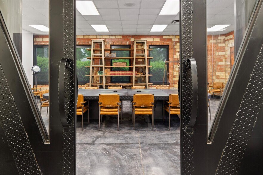 More Photos Of 501 N 3rd St, Longview Office For Sale