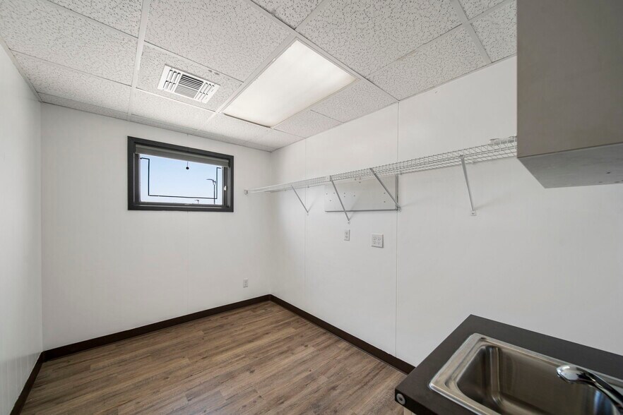 More Photos Of 700 S Main St, Grove Medical For Sale