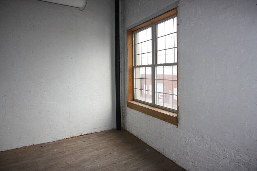 More Photos Of 1735 NW 5th St, Oklahoma City Warehouse For Sale