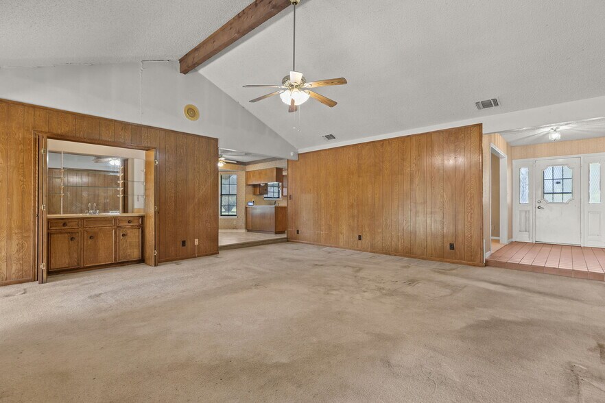 More Photos Of 12409 Lowden Ln, Manchaca Flex For Sale