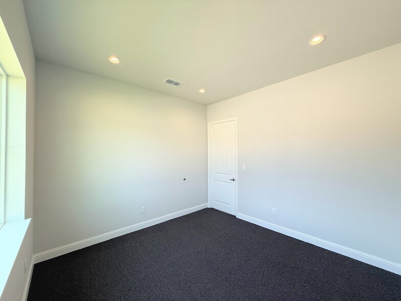 More Photos Of 6000 Alma Rd, McKinney Office For Sale