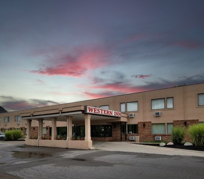 Primary Photo Of 1842 Madison Ave, Council Bluffs Hotel For Sale