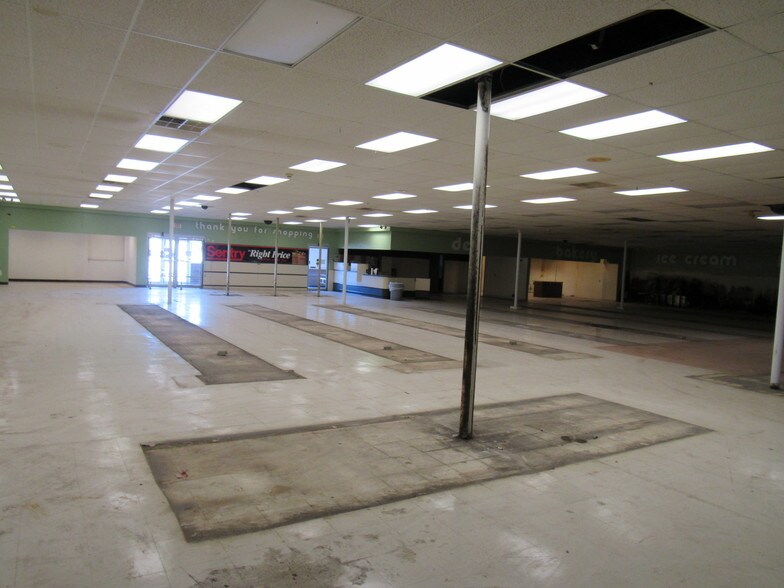 More Photos Of 275 Laing St, Redgranite Supermarket For Lease