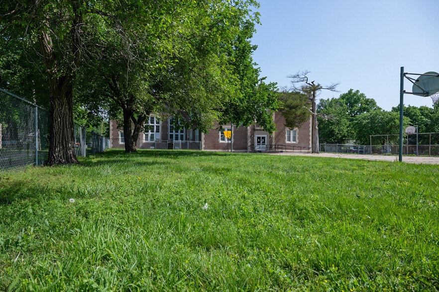 More Photos Of 315 S Market St, Emporia Schools For Sale