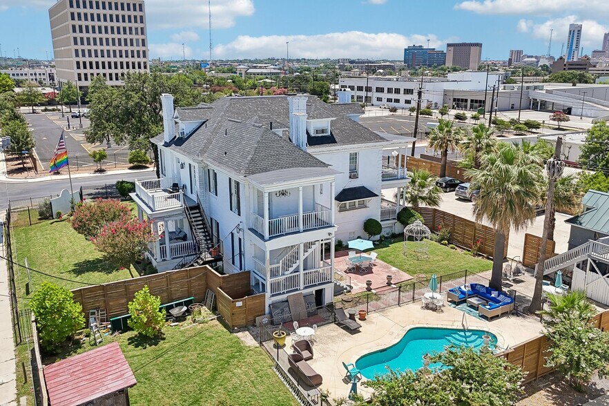 More Photos Of 421 Howard St, San Antonio Hospitality For Sale