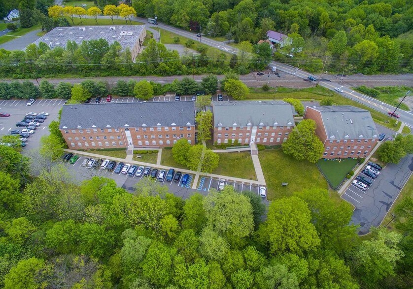 More Photos Of 63 Beaver Brook Rd, Lincoln Park Medical For Lease