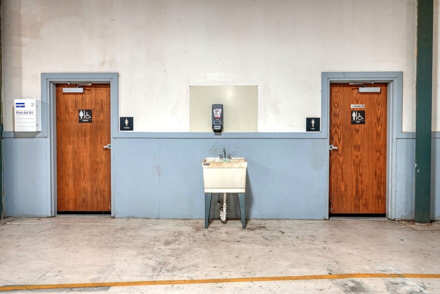 More Photos Of 2 Brewery Ln, Elverson Distribution For Lease