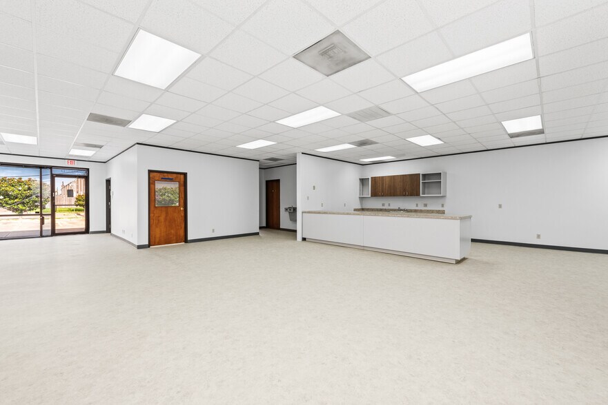 More Photos Of 3945 Greenbriar Dr, Stafford Industrial For Sale