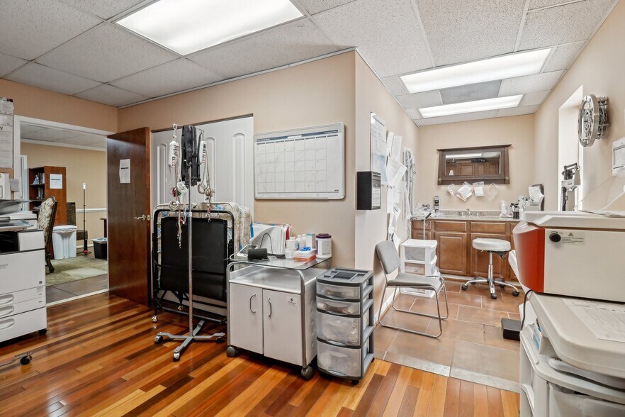 More Photos Of 2235 Cedar Ln, Vienna Office For Sale