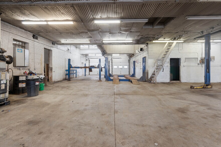More Photos Of 4001 E 2nd St, Superior Auto Repair For Sale