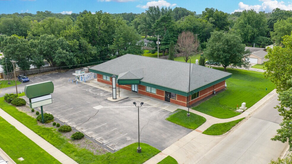 More Photos Of 521 W Grand Ave, Haysville General Retail For Lease