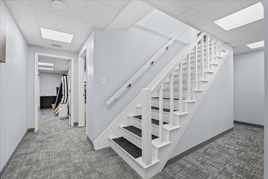 More Photos Of 57 Mountain Rd, Halifax Office For Sale