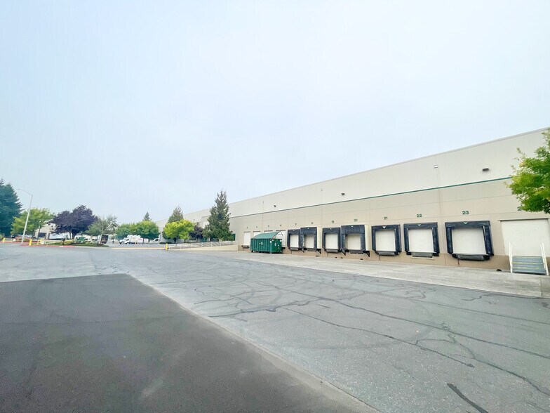 More Photos Of 5220-5232 NE 152nd Pl, Portland Warehouse For Lease
