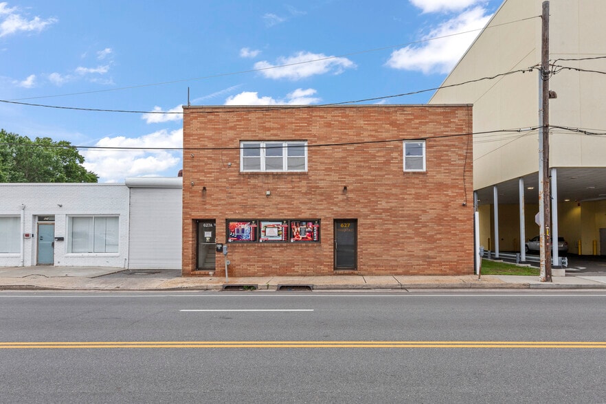 More Photos Of 625-633 W Merrick Rd, Valley Stream Warehouse For Lease