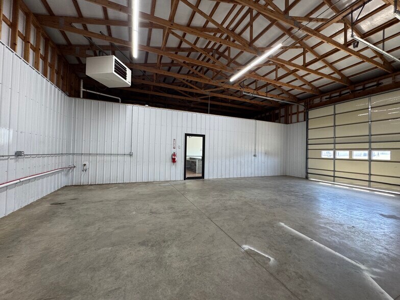 More Photos Of 165 Williams St, Tahlequah Industrial For Lease