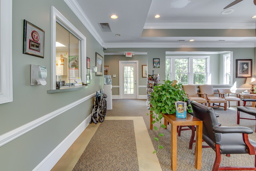 More Photos Of 135 Professional Park Dr, Seneca Healthcare For Lease