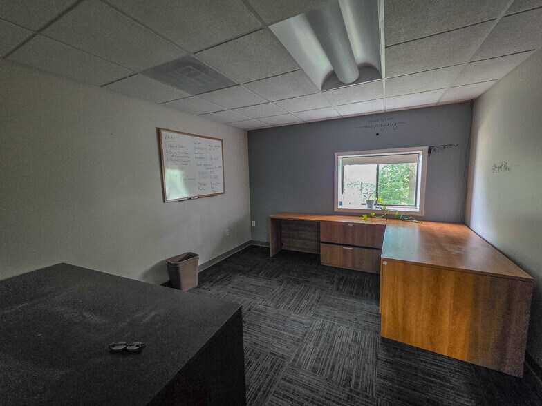 More Photos Of 86 Tide Mill Rd, Hampton Warehouse For Lease