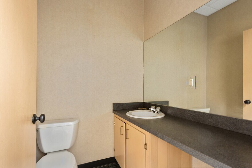 More Photos Of 814 Brooklyn Ave, Kansas City Warehouse For Sale