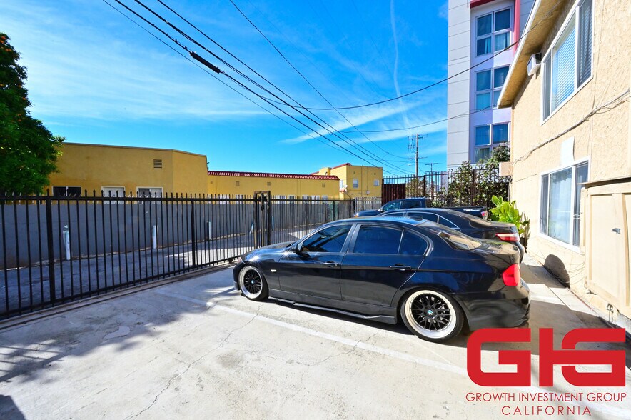 More Photos Of 4214 Montclair St, Los Angeles Apartments For Sale