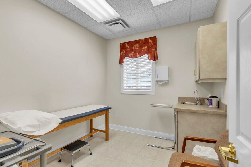 More Photos Of 2035 Valleygate Dr, Fayetteville Medical For Sale
