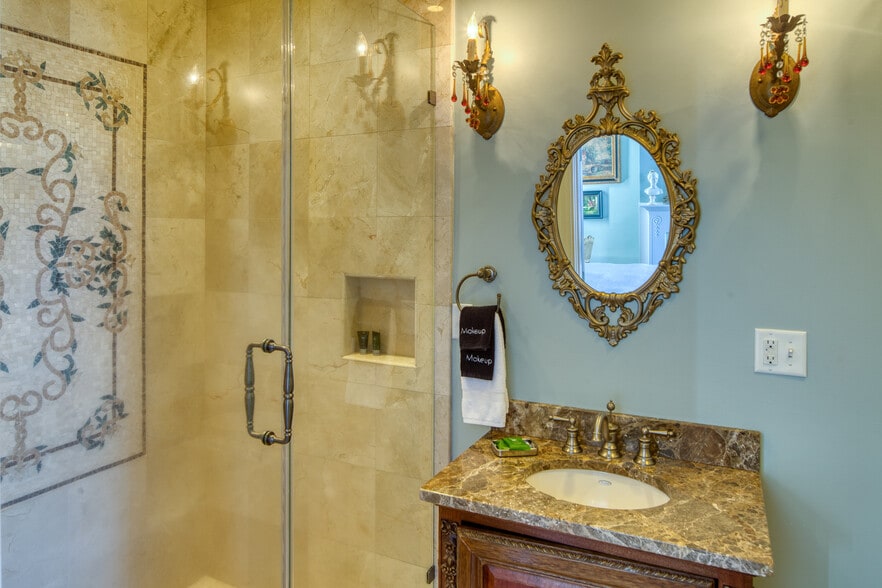 More Photos Of 14 E Taylor St, Savannah Specialty For Sale