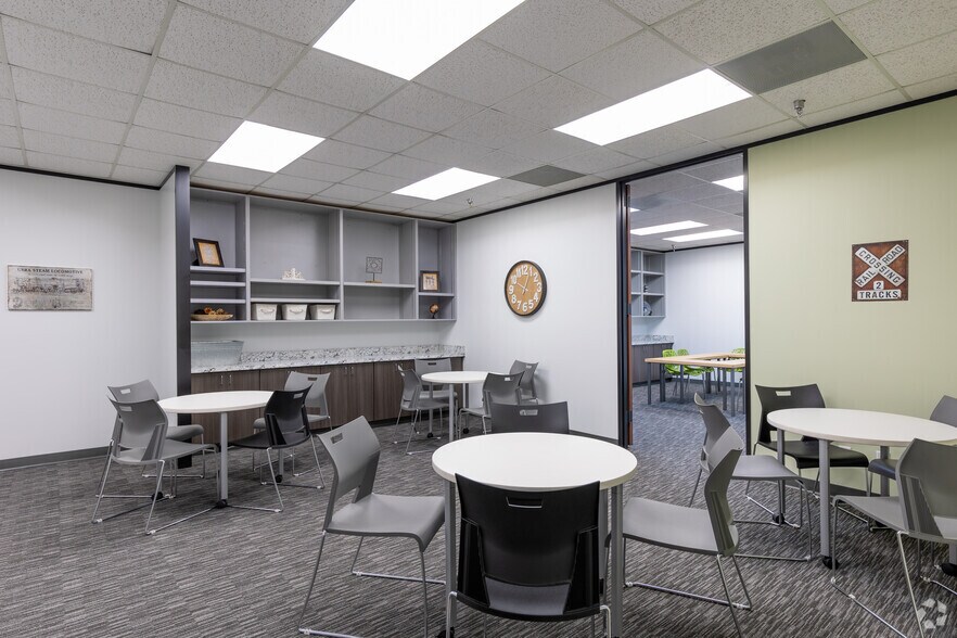 More Photos Of 140 Cypress Station Dr, Houston Office For Sale