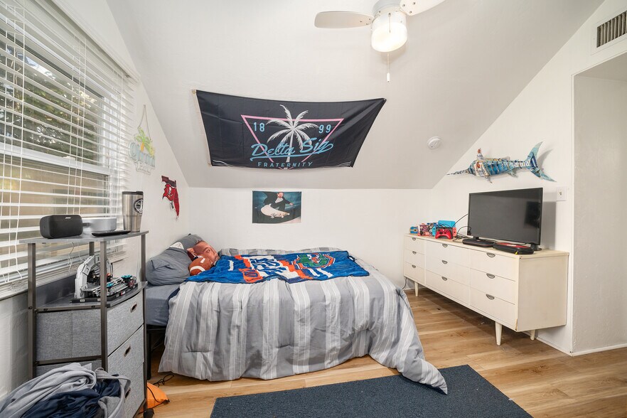 More Photos Of 949 SW 13th St, Gainesville Office Residential For Sale