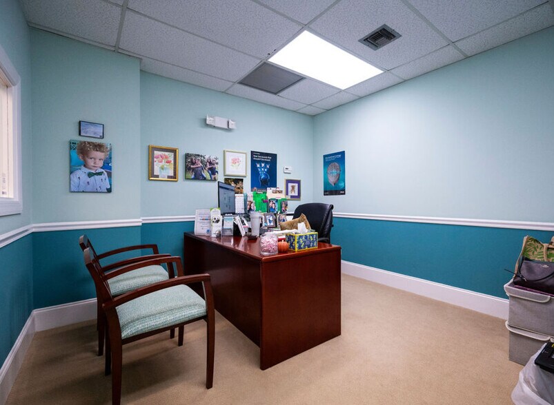 More Photos Of 3601 SE Ocean Blvd, Sewalls Point Office For Sale