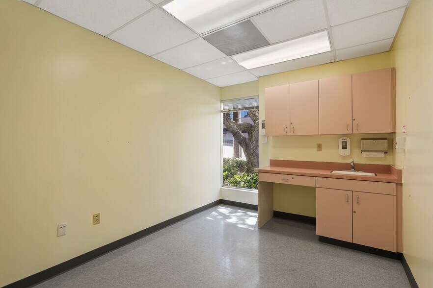 More Photos Of 1760 Termino Ave, Long Beach Medical For Lease