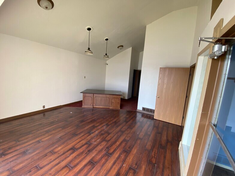 More Photos Of 519 E Walnut St, Green Bay General Retail For Lease