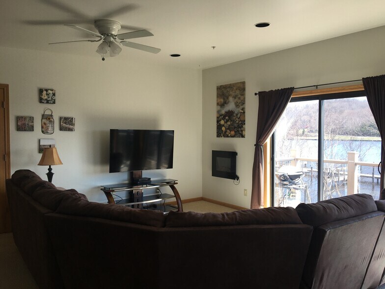 More Photos Of 310 Main St, Frankfort Storefront For Sale