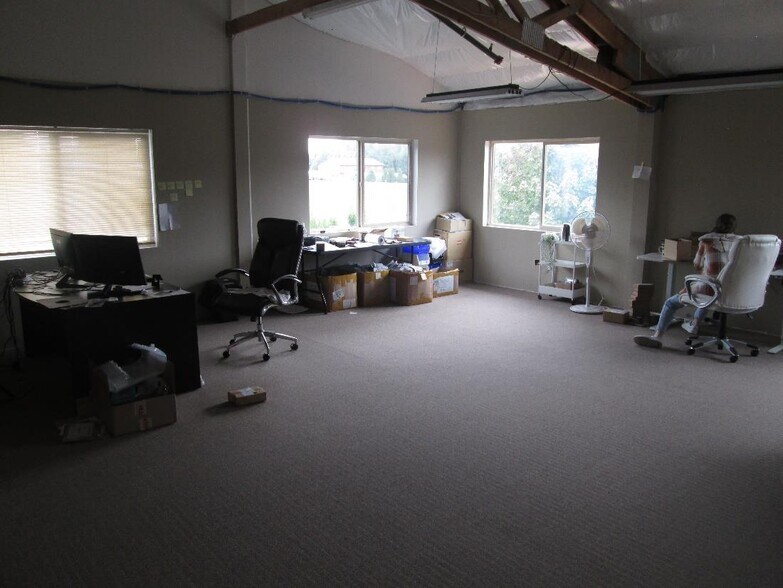 More Photos Of 2693 Delta Ring Rd, Ferndale Warehouse For Lease