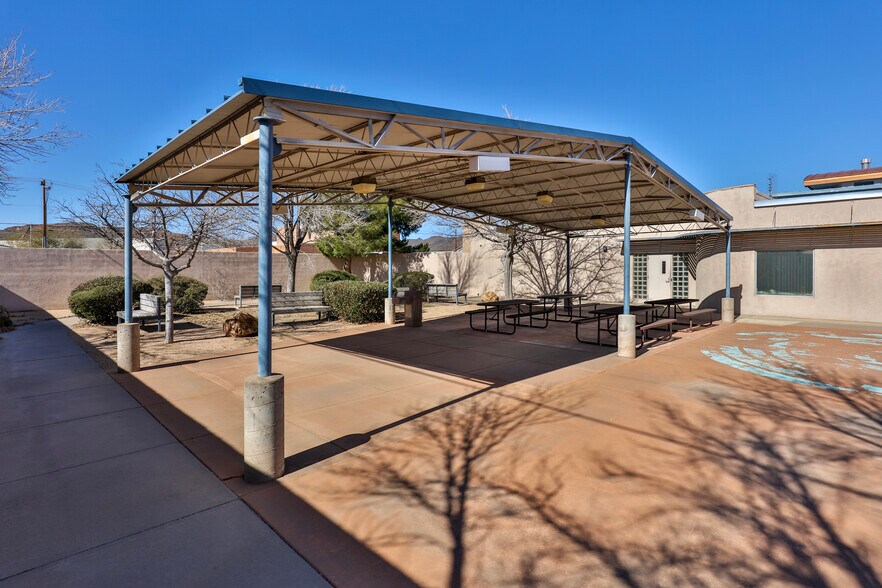 More Photos Of 1741 Sycamore Ave., Kingman Healthcare For Sale