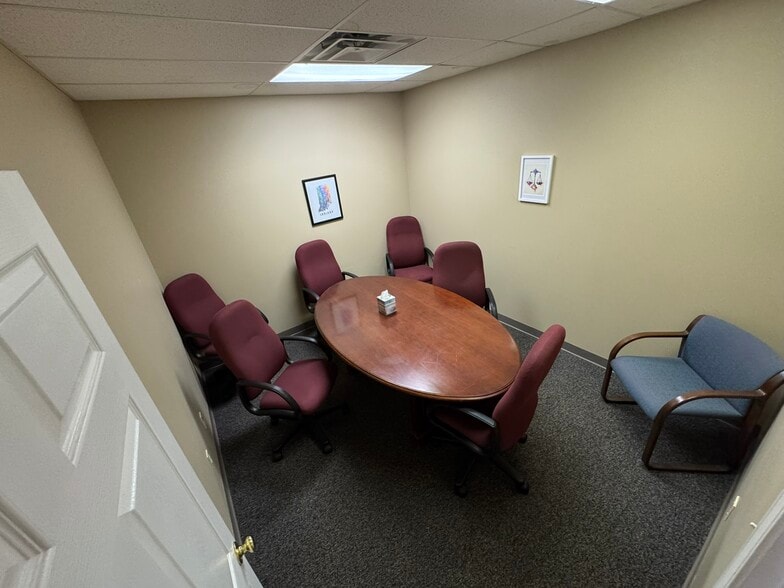 More Photos Of 211 E Market St, New Albany Office For Lease