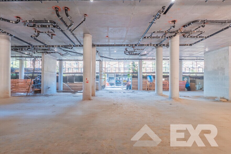 More Photos Of 11-14 35th Ave, Long Island City Warehouse For Lease