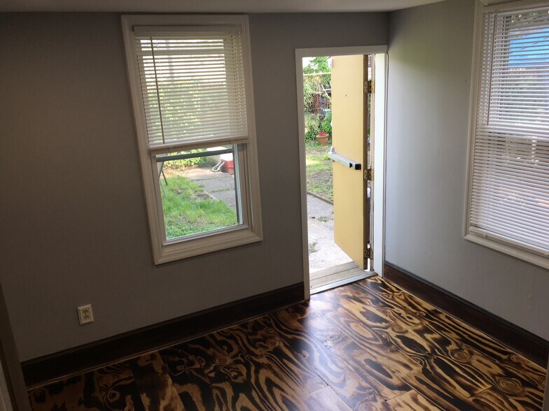 More Photos Of 624 E Girard Ave, Philadelphia Office Residential For Lease