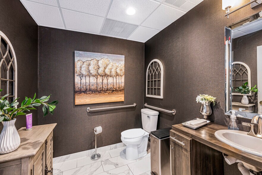 More Photos Of 47800 Gratiot Ave, Chesterfield Medical For Lease