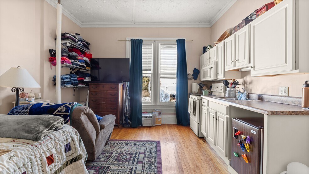 More Photos Of 465 Chapel St, Lee Apartments For Sale