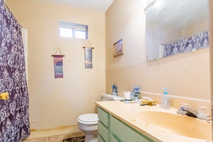 More Photos Of 417 Barton Dr, Forest Park Apartments For Sale