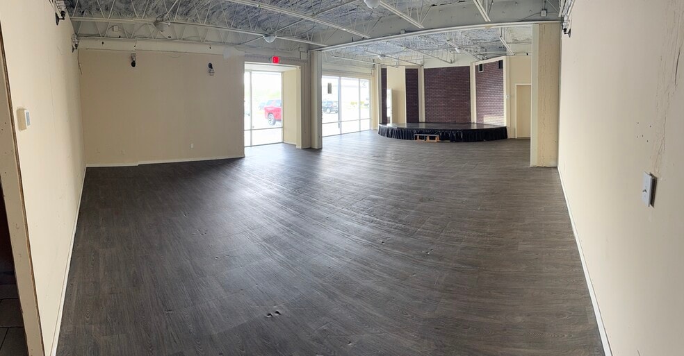 More Photos Of 219 Avenue O SW, Winter Haven General Retail For Lease