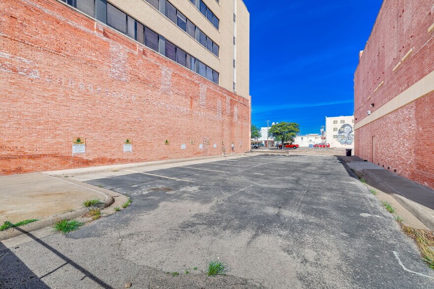 More Photos Of 29 S Chadbourne St, San Angelo Drugstore For Sale