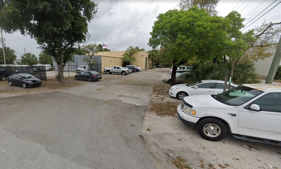 More Photos Of 2221 NW 18th St, Pompano Beach Warehouse For Lease
