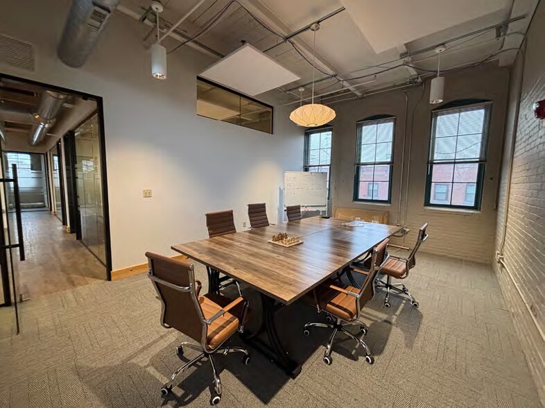 More Photos Of 2900 Detroit Ave, Cleveland Office For Lease
