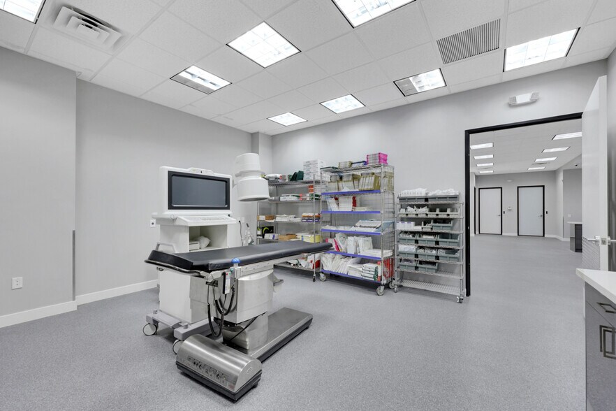 More Photos Of 375 N Stephanie St, Henderson Medical For Sale