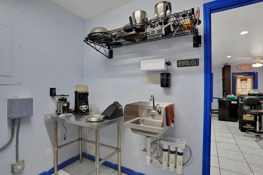 More Photos Of 413 Elm St, Welaka Freestanding For Sale